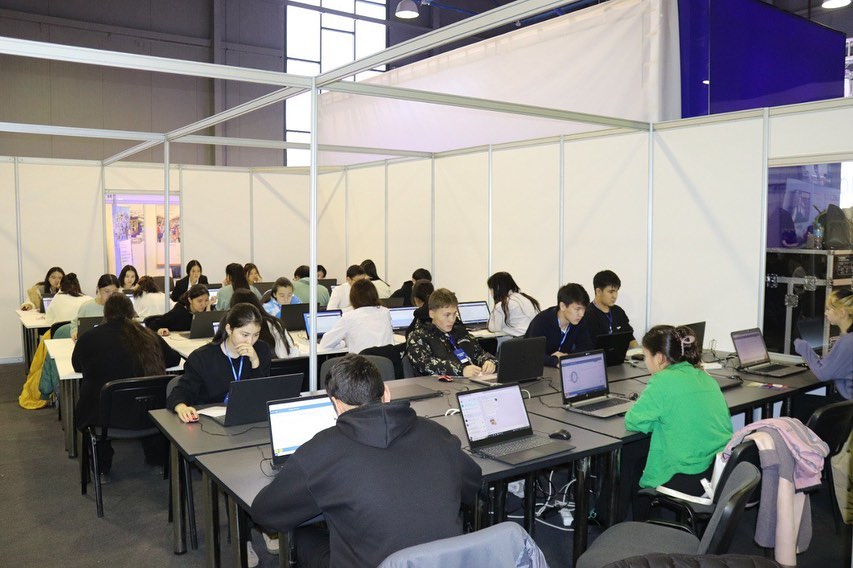 Национальный центр тестирования принял участие в ХХІ Казахстанской международной выставке «Образование и карьера-2022» в г. Алматы